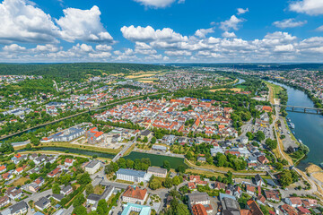 Fototapeta premium Kelheim in Niederbayern an der Mündung der Altmühl, des Main-Donau-Kanals in die Donau