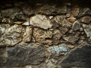 Pared de piedra antigua con textura erosionada
Muro de piedra envejecido, con tonos cálidos y...