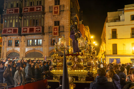 Procesi&oacute;n de Jes&uacute;s del Gran poder en la semana santa de Sevilla	
