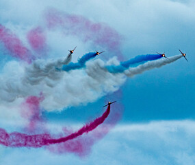 The Red Arrows doing their display at Teesside Aiport, England. - obrazy, fototapety, plakaty