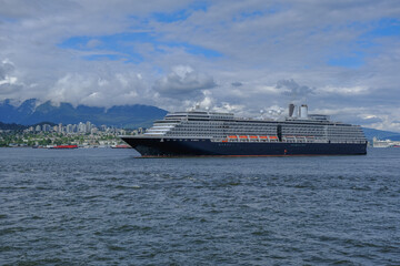 Holland America Kreuzfahrtschiff Noordam geht auf Alaska-Kreuzfahrt von Vancouver, Kanada - HAL...