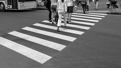 People crossing the street on a footpath - obrazy, fototapety, plakaty