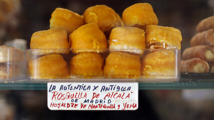 rosquillas de Alcalá tradicionales y artesanales dulces con glaseado 