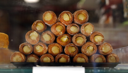 Canutillos de crema caseros tradicionales de Madrid