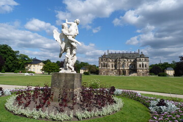 Skulptur und Palais im Großen Garten Dresden