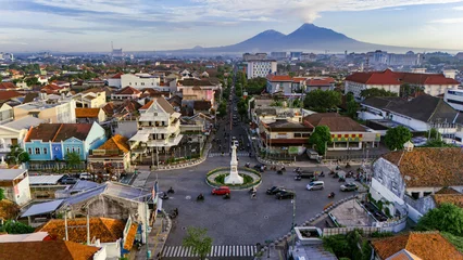 Photo sur Plexiglas Vieil immeuble aerial view of Tugu Yogyakarta, Tugu Yogyakarta is an important historical pillar landmark in the city of Yogyakarta, Indonesia
