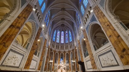 Vu des vitraux du chœur de la cathédrale de Chartres