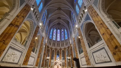 Fotobehang Glas in lood Vu des vitraux du chœur de la cathédrale de Chartres