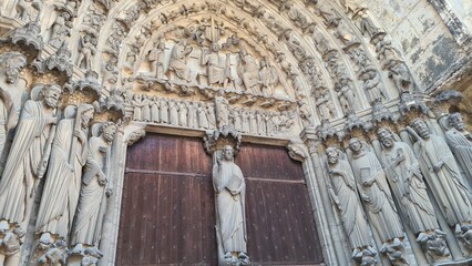 Sculptures du portail sud du cathédrale de Chartres