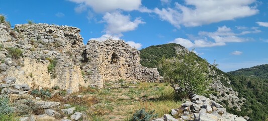 Fototapeta na wymiar Ruines du château de Fenouillet