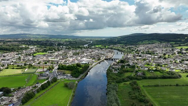 Beautiful small little town templated on a river. Carrick-on-Suir