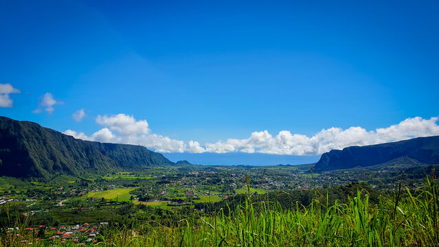 Vue sur la Plaine des Palmistes depuis le Gros Piton Rond - Ile de la R&eacute;union

View of la Plaine des Palmistes - Reunion Island