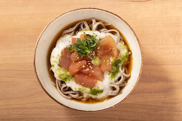 まぐろの山かけそば　（冷やし蕎麦）