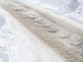 積雪のある道路。(北海道)
