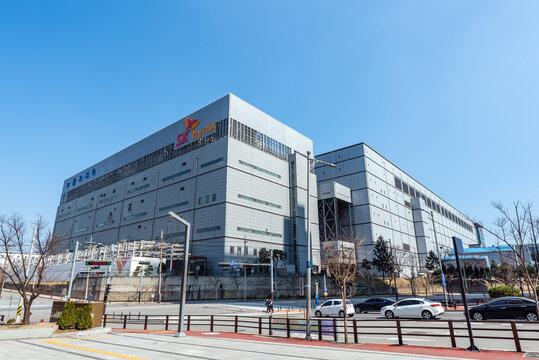 2020. 3. 22. 대한민국 충청북도 청주시에서 촬영, SK하이닉스 청주공장의 전경-A view of SK Hynix's Cheongju plant
