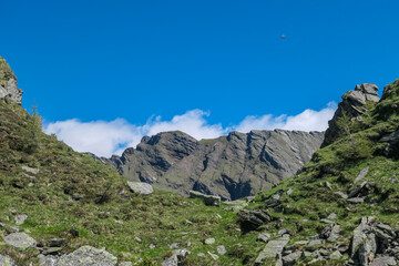 Obraz premium Panoramic view of unique mountain ridge Boese Nase in Ankogel Group, Carinthia, Austria. Idyllic hiking trail in remote Austrian Alps in summer. Looking at majestic rugged terrain of alpine landscape