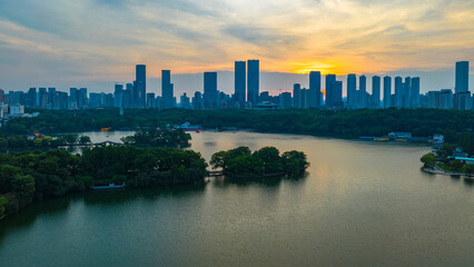 Obraz premium japan, castle, architecture, temple, asia, ancient, building, pagoda, tower, china, travel, sky, religion, landmark, traditional, samurai, history, old, tree, palace, historic, garden