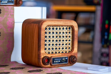 A radio with a retro-designed bamboo casing and mesh - obrazy, fototapety, plakaty