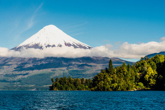 Sailing Lake Todos los Santos, from Petrohue port - Chile - Andean Crossing