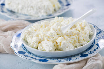 Raw curd cheese, grainy cottage cheese, ricotta, farmers cheese