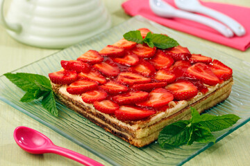 Sponge cake with strawberries.