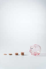 お金と貯金箱
