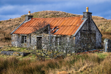 Fototapeta na wymiar Old abandoned cottage on the Isle of Harris