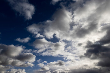 Obraz premium blue sky and clouds in windy weather