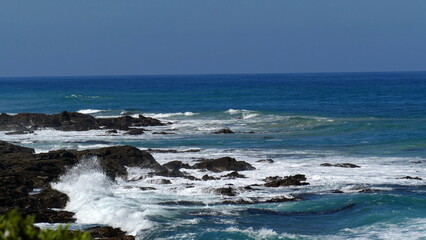 Fototapeta na wymiar waves crashing on the rocks