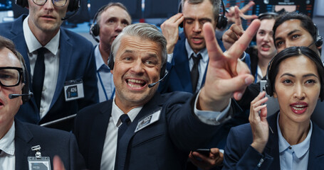 Stock Exchange Professionals Communicating in an Open Outcry Method on a Trading Floor. Men and Female Shouting and Using Hand Signals to Transfer Information About Buy and Sell Orders