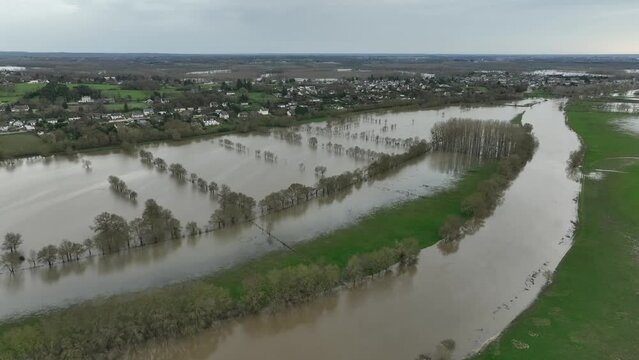 flooding of the La Sarthe river, at Briollay, Maine et Loire, France