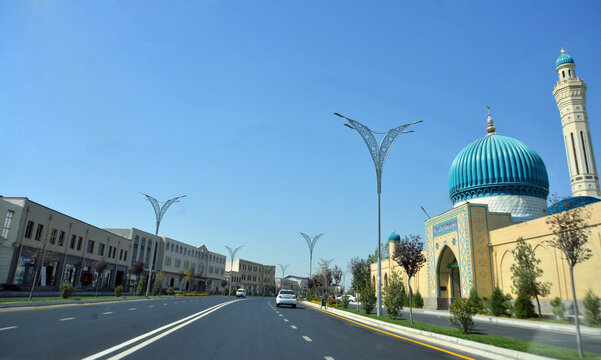 Usta Umar Zhorakulov Street in Samarkand