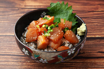 ビンチョウマグロの漬け丼