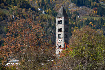 Turm der katholischen Kirche St. Viktor, Poschiavo, Kanton Graubünden, Schweiz
