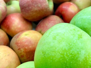 apples in the market