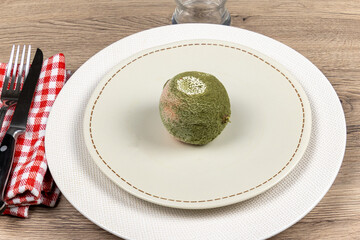 fruit moisi dans une assiette