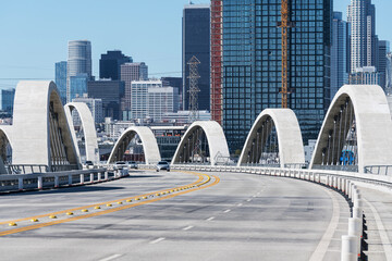 Los Angeles 6th Street bridge and skyline in Southern California.