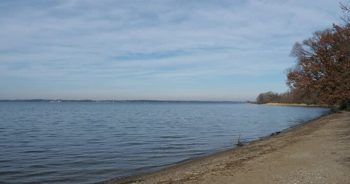 Panoramablick &uuml;ber Chiemsee 'Bayerisches Meer', Richtung Nordosten, Schweinebucht bei &Uuml;bersee in Achendelta. Malerischen Umgebung mitten in der Natur
