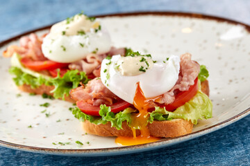 poached eggs on the toasts