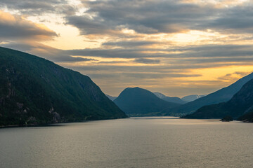 Der Nordfjord ist ein 116 km langer Fjord im Norden der norwegischen Provinz Vestland, etwa 10 km...