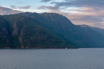 Der Nordfjord ist ein 116 km langer Fjord im Norden der norwegischen Provinz Vestland, etwa 10 km...