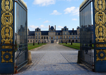 The entry gate of beautiful Medieval landmark - royal hunting castle Fontainbleau. - 741944393