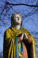 statue of Maria
