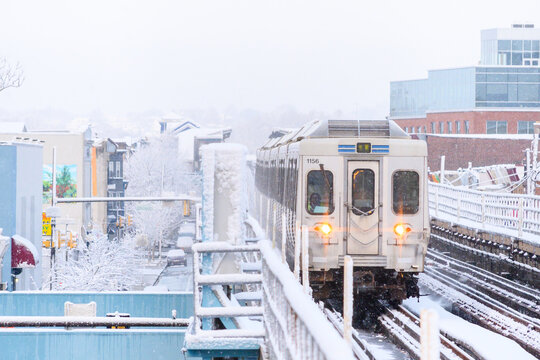 SEPTA MFL approaching 56th Street station