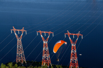 Paramoteur et au dessus ligne haute tension Hydro Québec