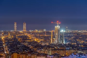 Fototapeten The skyline of downtown Barcelona with the Sagrada Familia at night © elxeneize