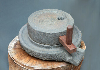 Ancient Chinese stone hand grain mill