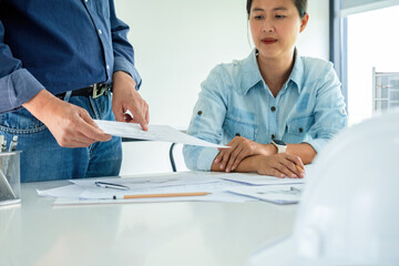 Obraz premium Engineer, architects working together.