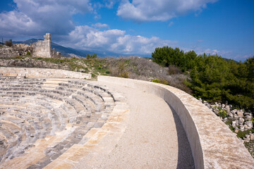The remains of an Opramoas monument, aqueduct, a small theater, a temple of Asclepius, sarcophagi, and churches from Rhodiapolis, which was a city in ancient Lycia. Today it is located in Kumluca
