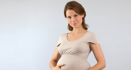 Mujer embarazada sonriendo, esperando bebé - obrazy, fototapety, plakaty